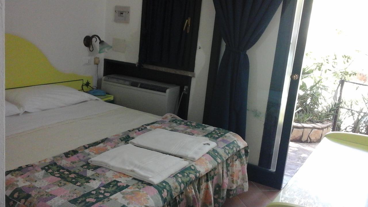 Hotel Club Torre Capovento Sperlonga Bagian luar foto