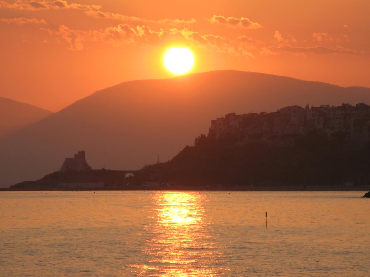 Hotel Club Torre Capovento Sperlonga Bagian luar foto